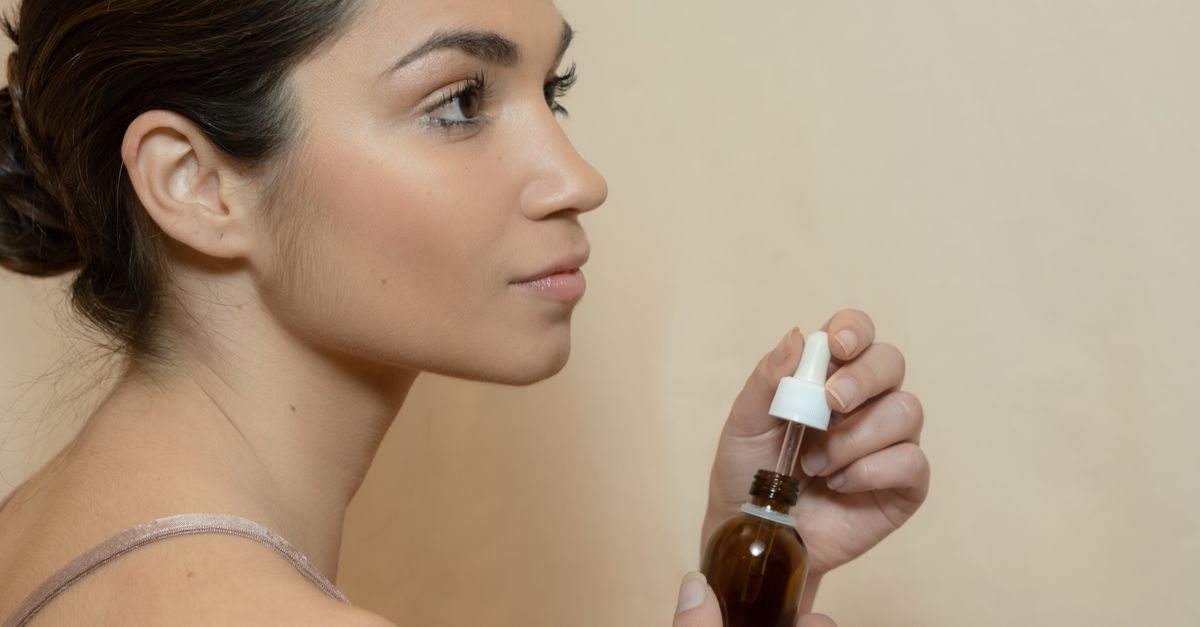 Face Oil untuk Kulit Kering: Manfaat, Kandungan, dan Cara Pakai